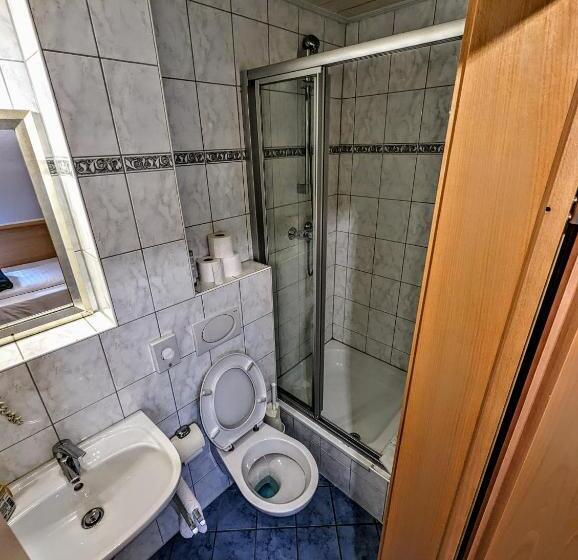 エコノミーシングルルーム, Am Rathaus