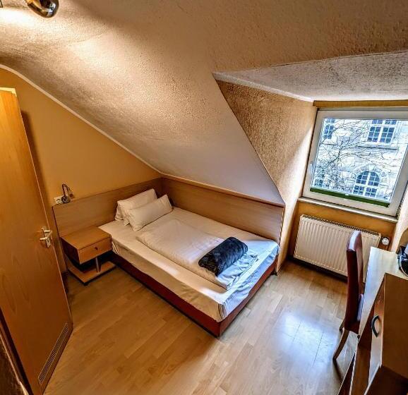 エコノミーシングルルーム, Am Rathaus