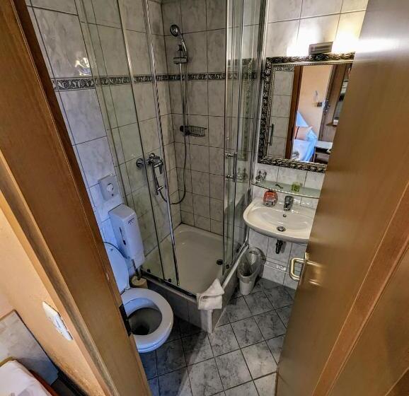 エコノミールーム, Am Rathaus