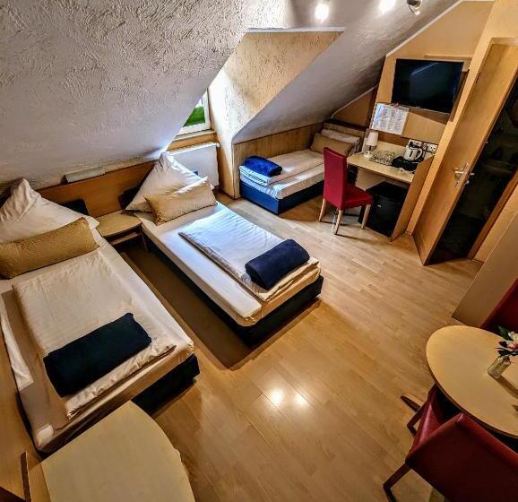 エコノミートリプルルーム, Am Rathaus