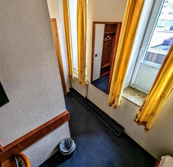 シングルベーシックルーム, Am Rathaus