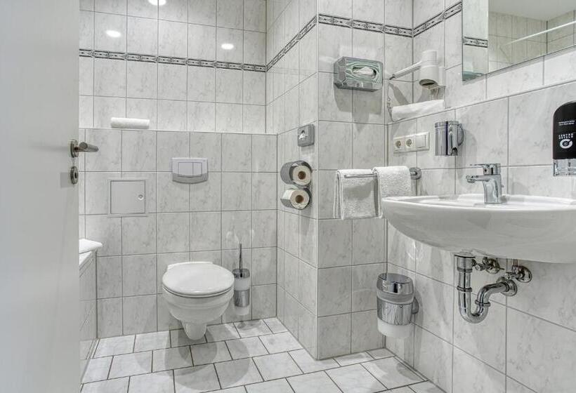 غرفة قياسية ثلاثية, Centro Hotel Braunschweig, Trademark Collection By Wyndham