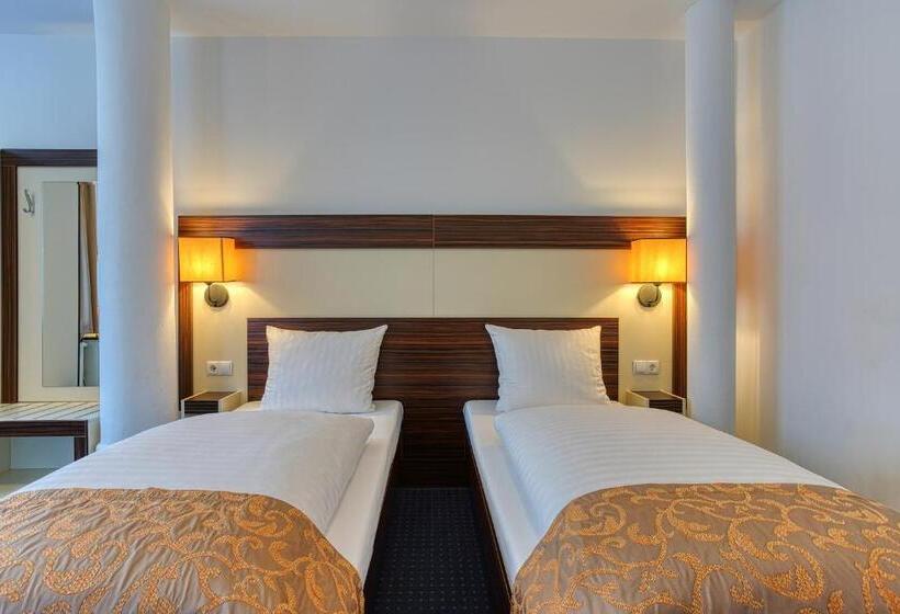 غرفة قياسية ثلاثية, Centro Hotel Braunschweig, Trademark Collection By Wyndham