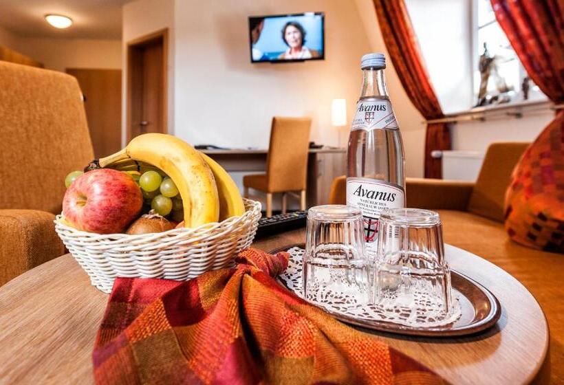 Номер Стандарт, Hilker