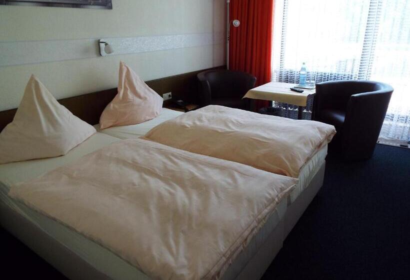 Comfort room with balcony, Park