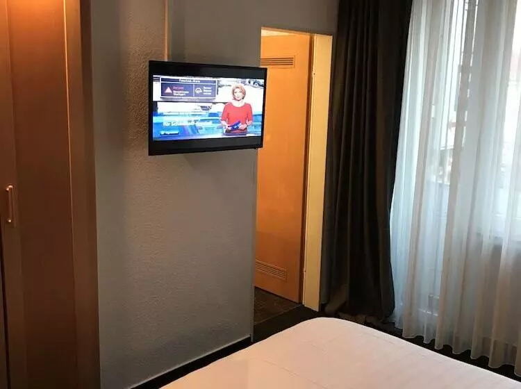 Standard Yhden Hengen Huone, Schafers