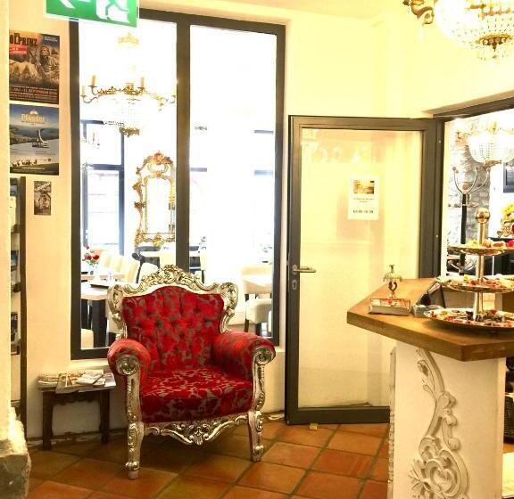 Camera Standard Individuale, The Medusa