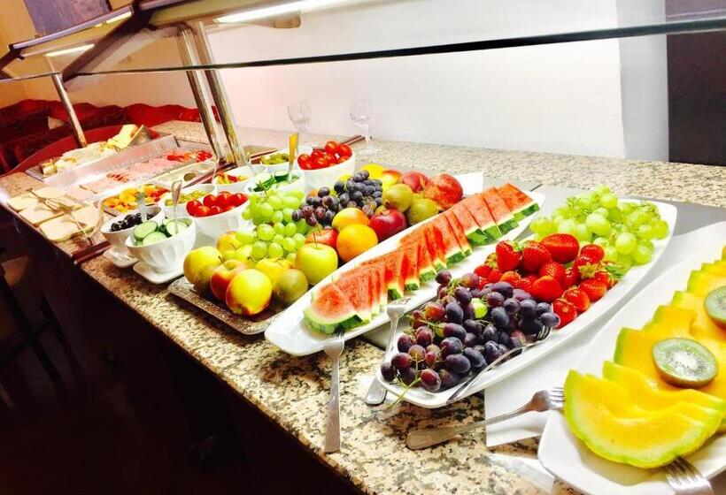 Camera Standard, The Medusa