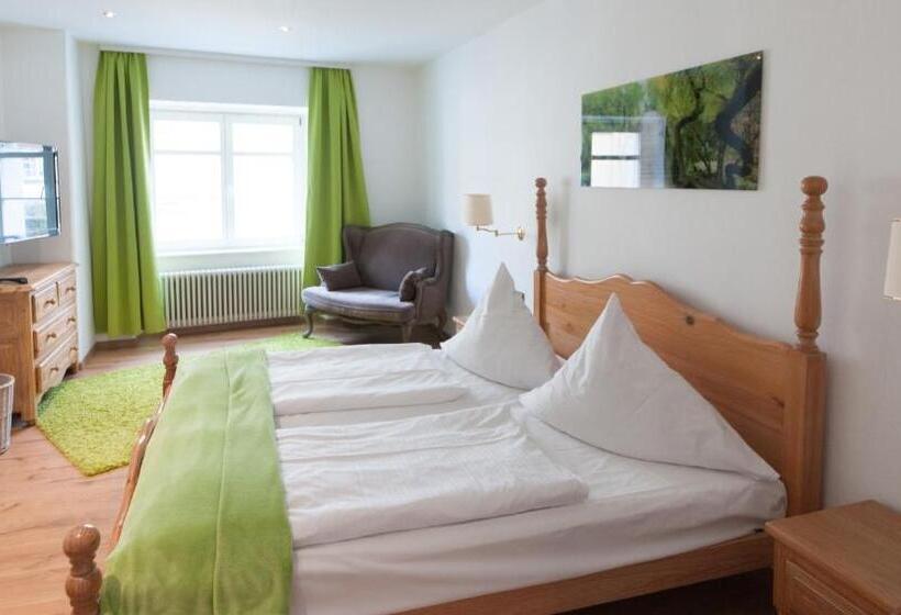 Camera Quadrupla Standard, The Medusa