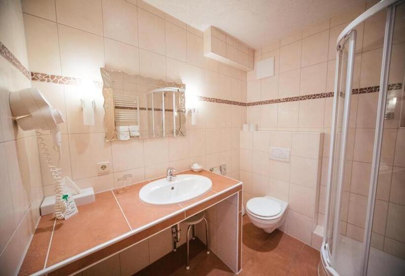 חדר אקונומי, Waldeck Mit Restaurant Florian S