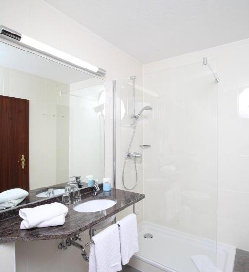 غرفة قياسية مزوَّدة بشُرفة, Wehrburg