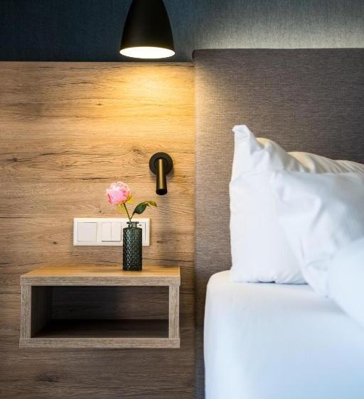 غرفة قياسية مزوَّدة بشُرفة, Wehrburg