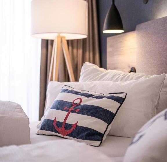 غرفة قياسية مزوَّدة بشُرفة, Wehrburg