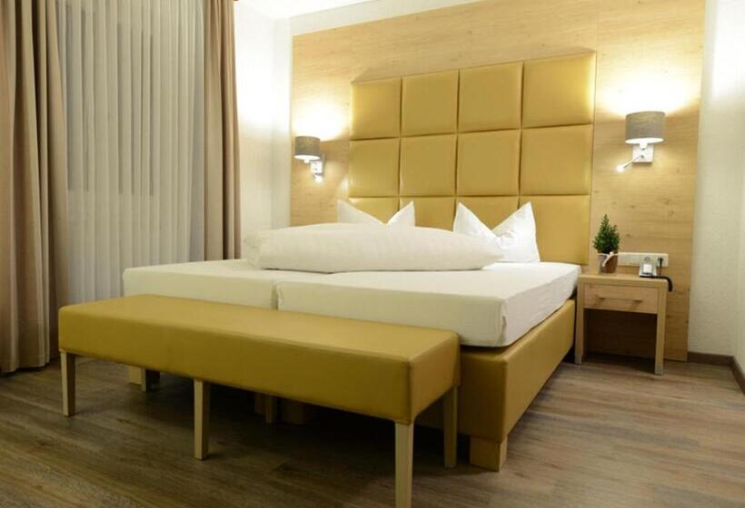 标准三人间, Land Gut Hotel Zum Löwen Garni