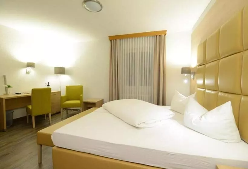 スタンダードトリプルルーム, Land Gut Hotel Zum Löwen Garni