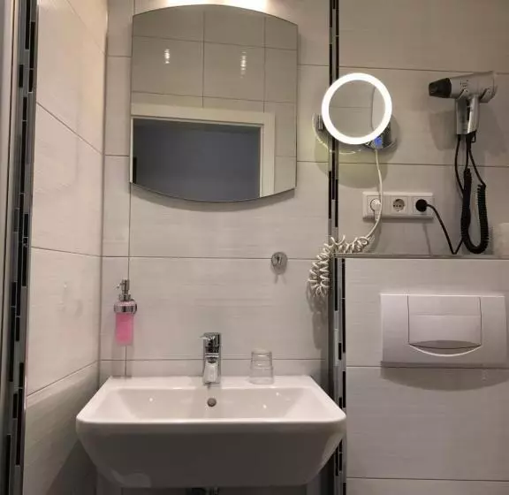 اتاق استاندارد یک نفره, Landhotel Gasthof Zur Krone