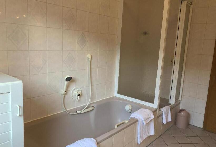 Апартаменты 3 Спальни, Landhotel Gasthof Zur Krone