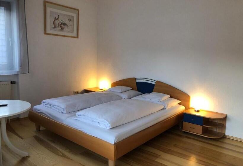 Апартаменты 3 Спальни, Landhotel Gasthof Zur Krone