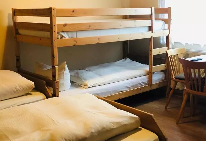 اتاق استاندارد چهار تخته, Landgasthof Zum Schwarzen Roß