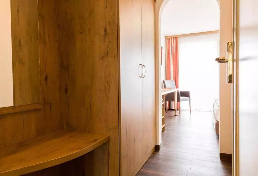 Standard Room, Stadthotel Berggeist