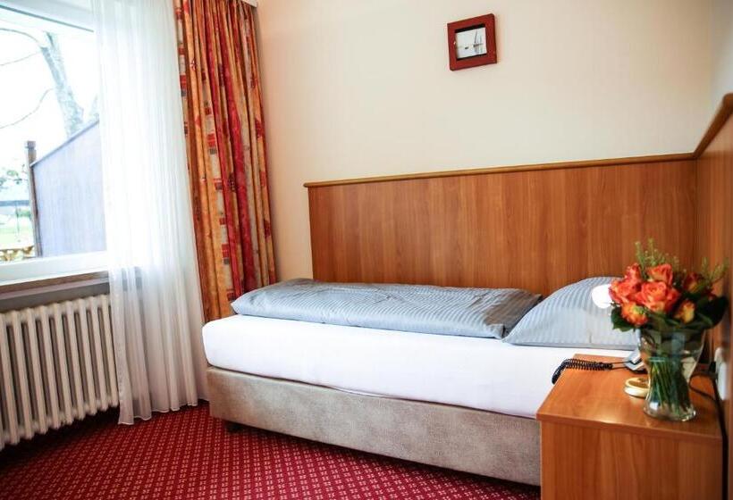 标准单人间, Friedenseiche