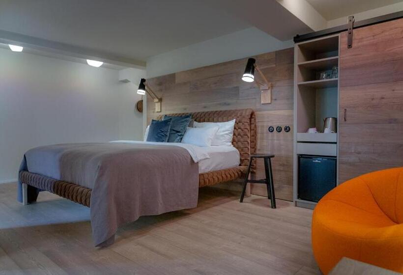 컴포트 룸, Hezelhof