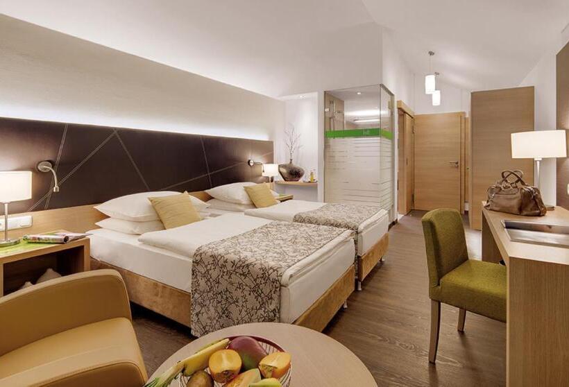 غرفة سوبيريور, Holl