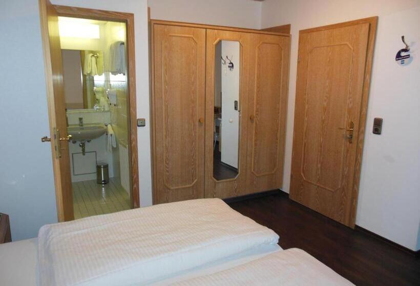 غرفة قياسية, & Restaurant Zum Ochsen  Ox Distillery