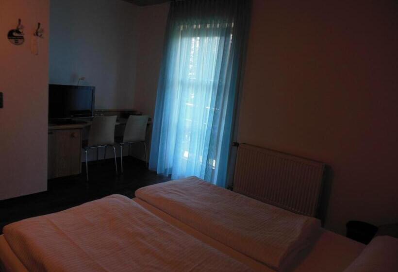 غرفة قياسية, & Restaurant Zum Ochsen  Ox Distillery