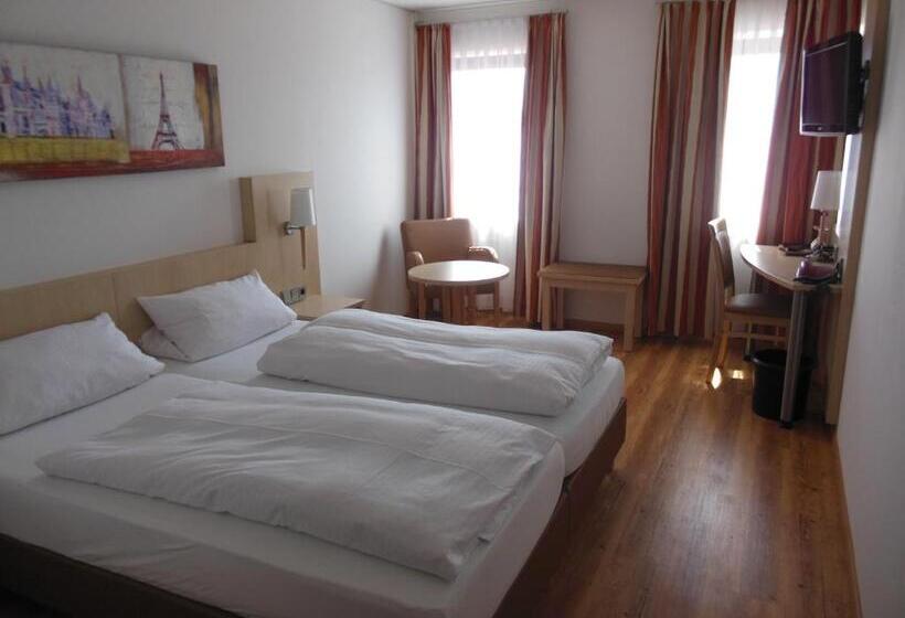 غرفة قياسية, & Restaurant Zum Ochsen  Ox Distillery