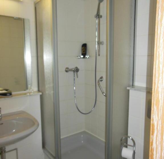 غرفة قياسية, & Restaurant Zum Ochsen  Ox Distillery