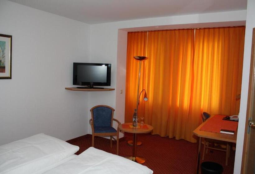 غرفة كومفورت, & Restaurant Zum Ochsen  Ox Distillery