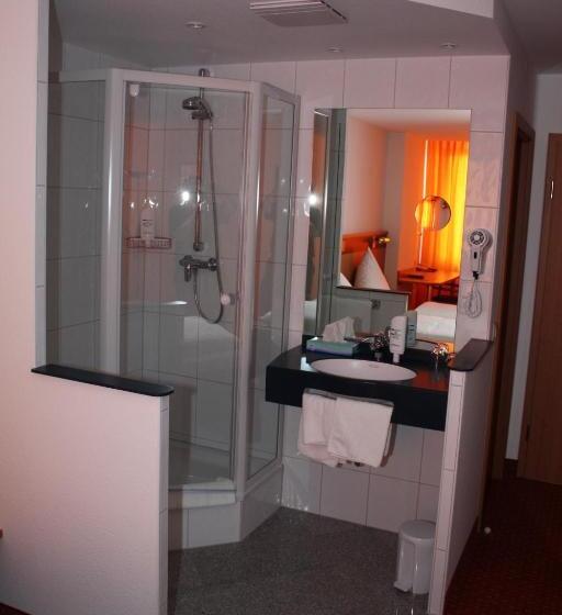 غرفة كومفورت, & Restaurant Zum Ochsen  Ox Distillery