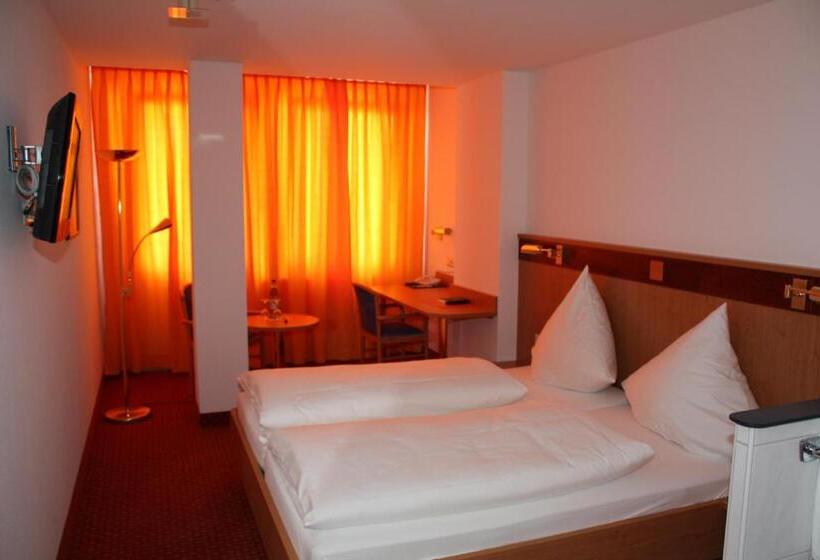 جناح, & Restaurant Zum Ochsen  Ox Distillery