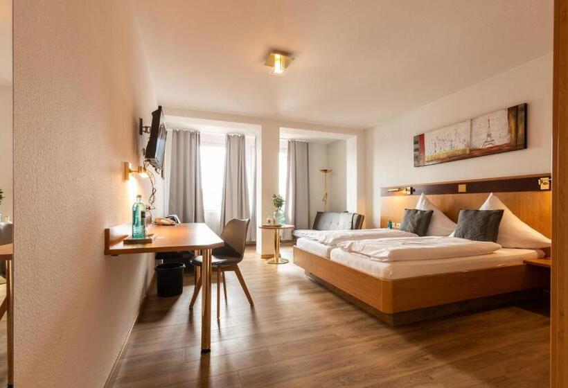 جناح, & Restaurant Zum Ochsen  Ox Distillery