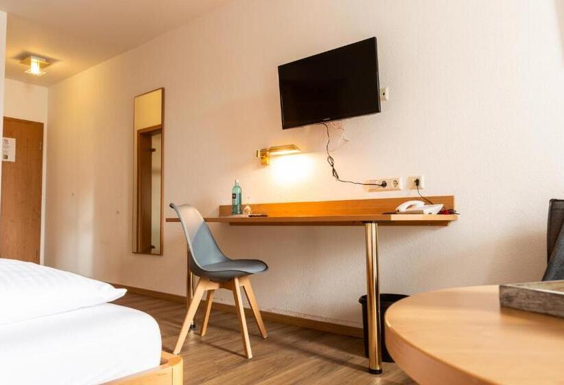 جناح, & Restaurant Zum Ochsen  Ox Distillery