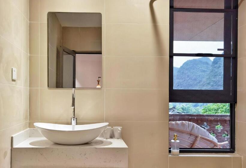 패밀리 룸, Riverside Retreat