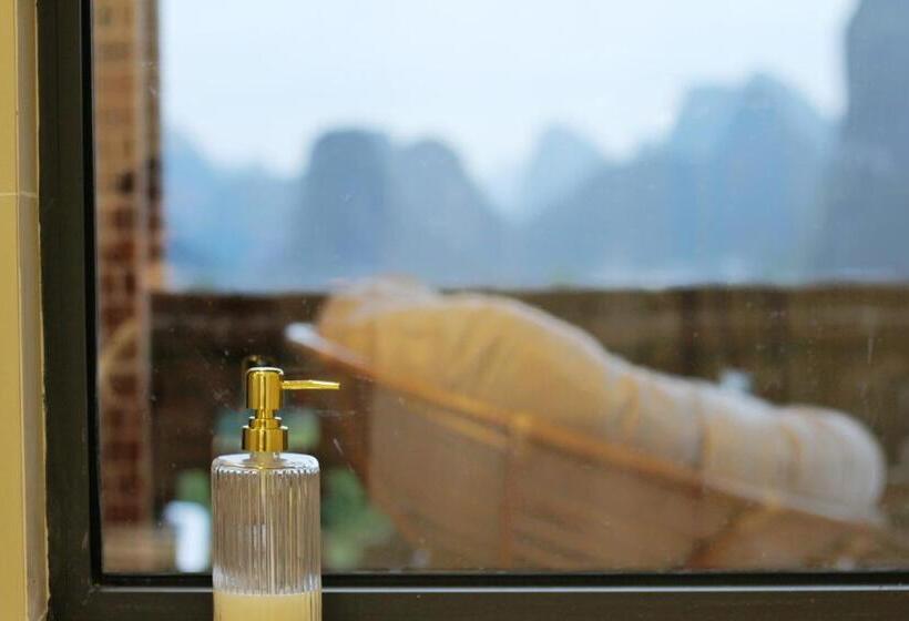 패밀리 룸, Riverside Retreat