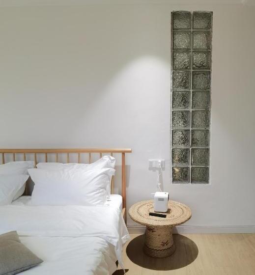 스탠다드 발코니 룸, Riverside Retreat