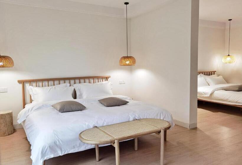 Семейный Номер, Riverside Retreat