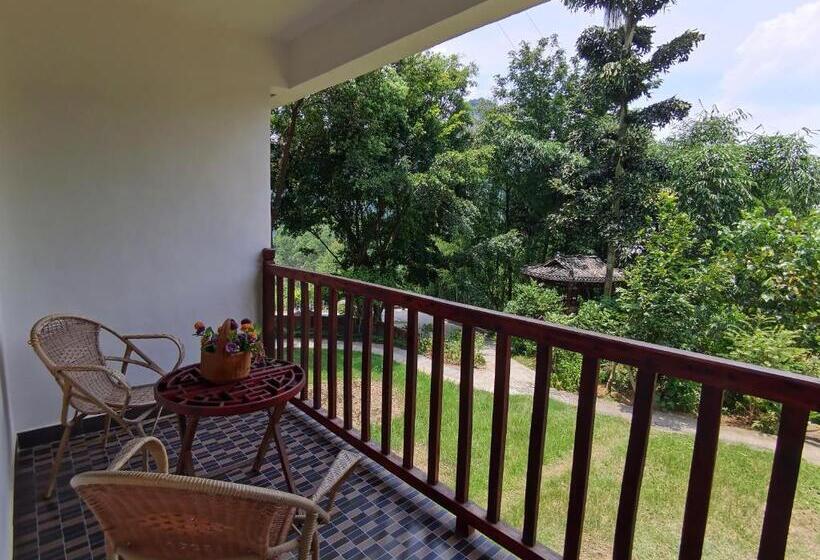 Семейный Номер, Riverside Retreat