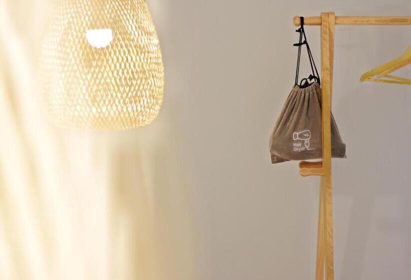 스탠다드 발코니 룸, Riverside Retreat