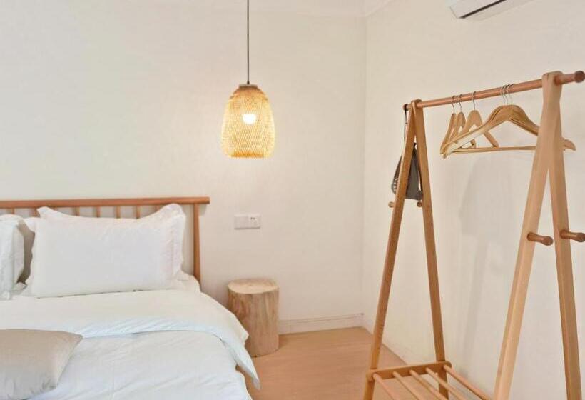 스탠다드 발코니 룸, Riverside Retreat