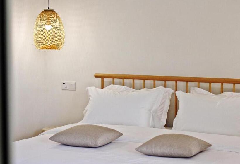 스탠다드 발코니 룸, Riverside Retreat