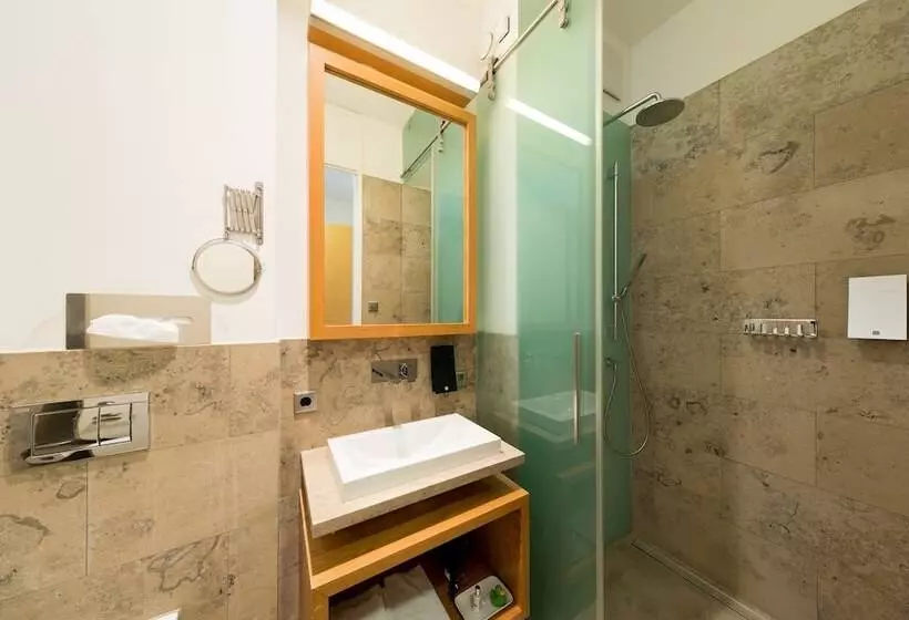 اتاق استاندارد یک نفره, Schlossparkhotel Mariakirchen