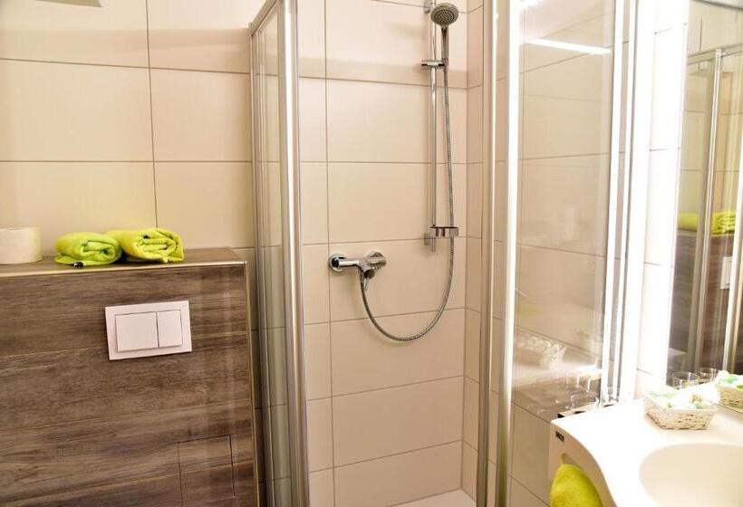 Номер Стандарт, Zum See Garni