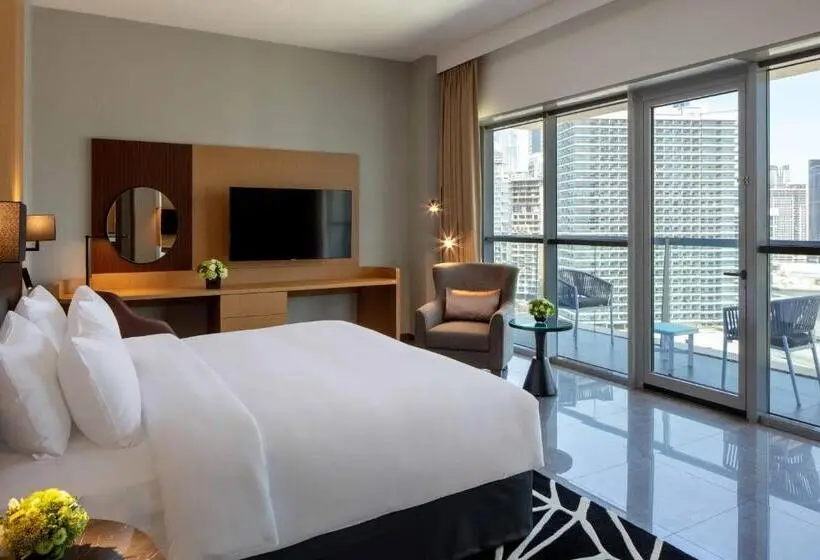 سوئیت کلاب, The First Collection Dubai Business Bay