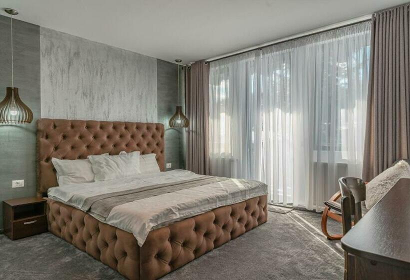 豪华房间, Iris Predeal