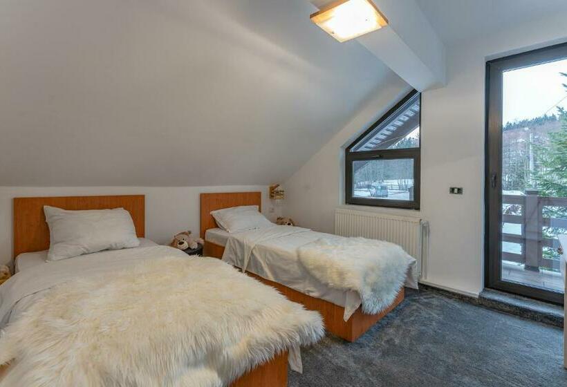 Family Suite, Iris Predeal