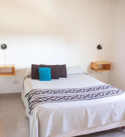 דירת חדר, Amigo Del Mundo